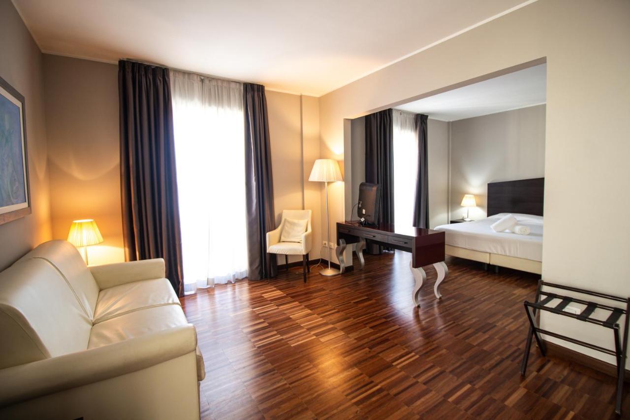 Hotel Cavour By Lvg Hotel Collection Novara Exteriér fotografie
